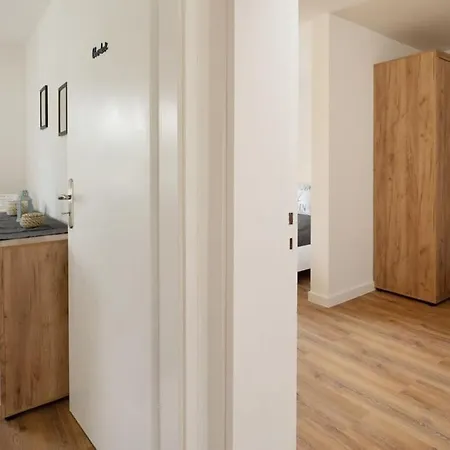 Captain's Quarters 1 *