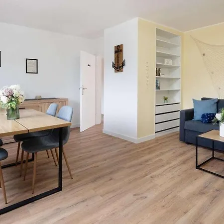 Captain's Quarters 1 *