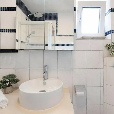 Semesterbostad Captain's Quarters 1 *