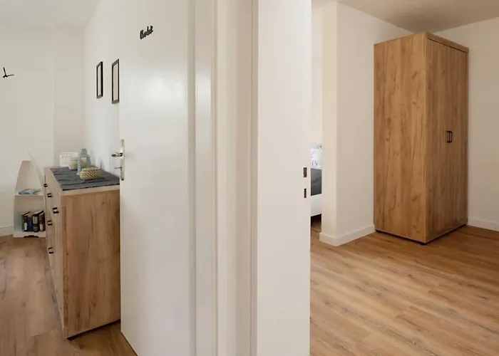 Captain's Quarters 1 *