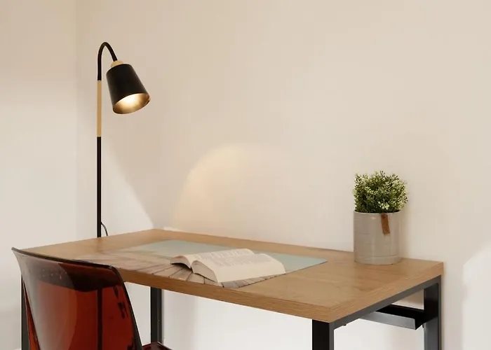 Captain's Quarters 1 *