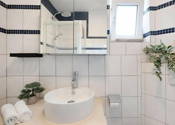 Ferienhaus Captain's Quarters 1 *